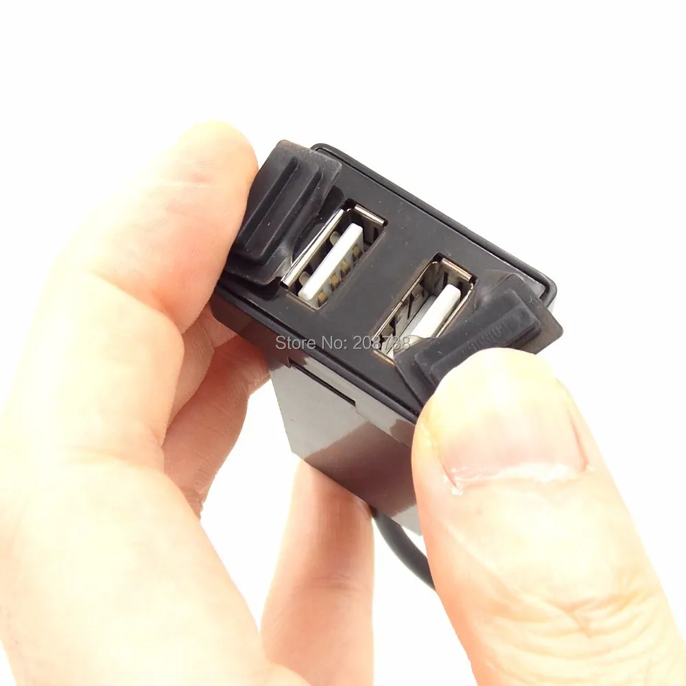 Автомобильное зарядное устройство с USB-портом 5V 2.1A и аудиовходом для TOYOTA Corolla Auris Avensis RAV4(6.8) on.