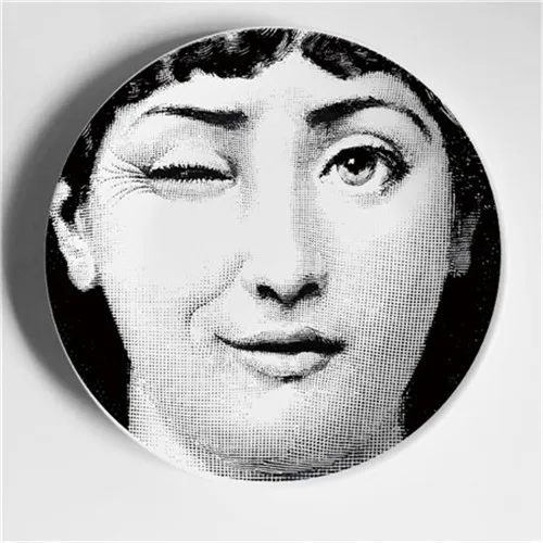 Изысканная тарелка Fornasetti, украшение из фарфора, декоративные тарелки для бара, офиса, кофейни, декоративные тарелки в стиле ретро - Цвет: 16