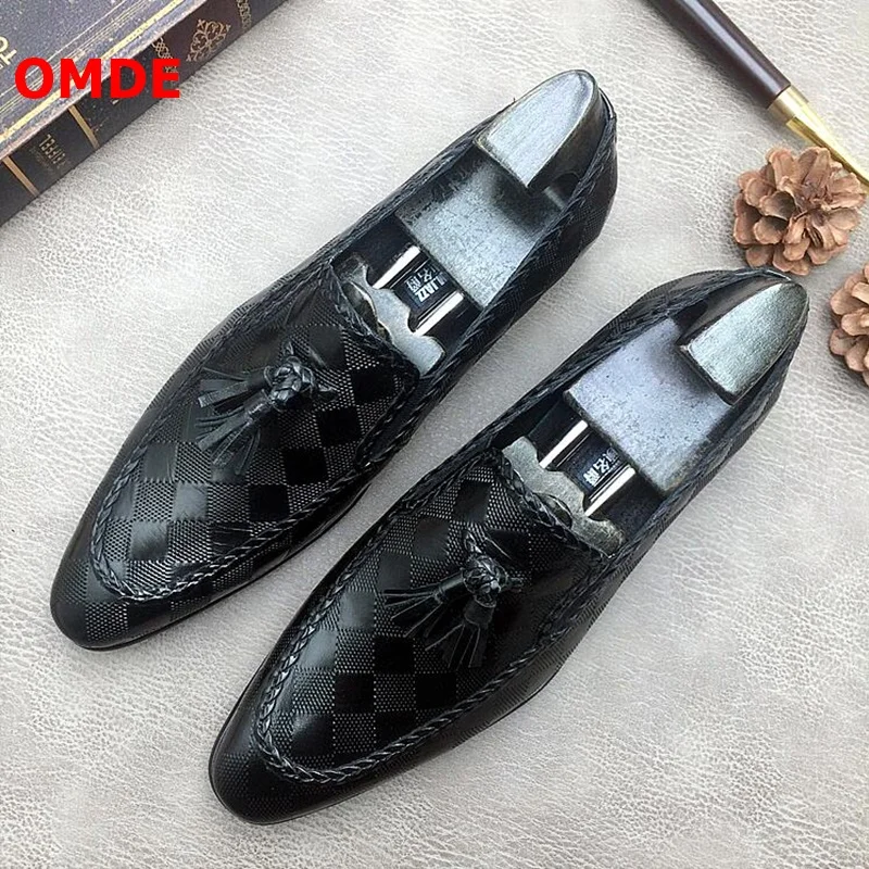 

OMDE Hot Sell Embossing Genuine Leather Tassel Loafers British Style Slip On Men Dress Shoes Business Casual Shoes