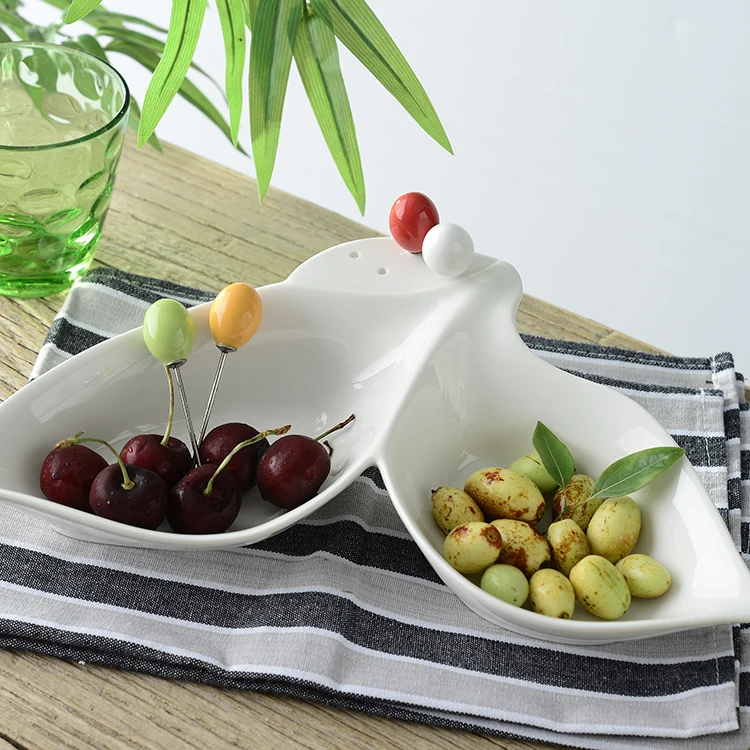 Фруктовая тарелка в форме листьев с керамическими разделами вилками