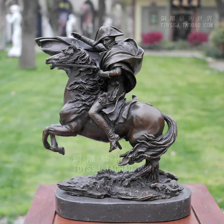 Европейская фигурка Наполеона из бронзы пересекающая Альпы Медная скульптура