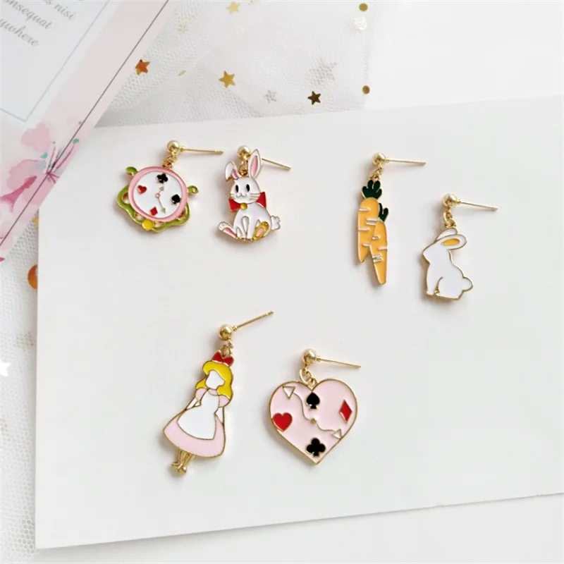 2018Japanese Korean fashion cartoon Alice anime rabbit ear clip bunny carrot playing cards asymmetric earrings for women jewelry | Украшения