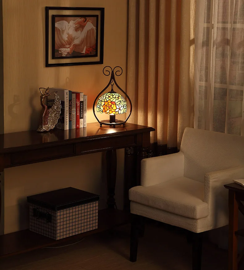 

Creative Stained Glass Bedroom Bedside Table Lamp Living Room Study Desk Lamp Luxury Wedding Room Vintage Bedside Night Light