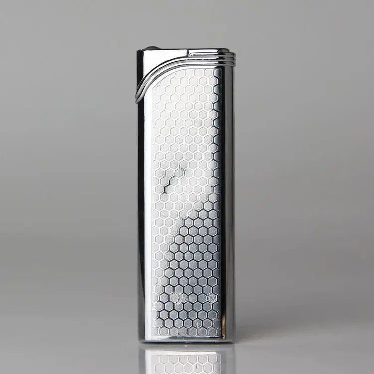 Металлическая ветрозащитная зажигалка с черной полосой | Дом и сад