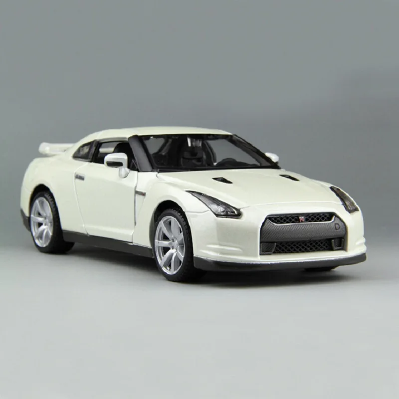 Модель спортивного автомобиля из сплава в масштабе 1:24 игрушка для Toyota GTR с