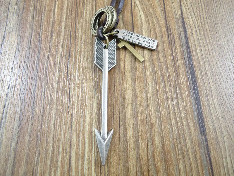 Винтажное длинное ожерелье с кулоном в виде стрелы из натуральной кожи для