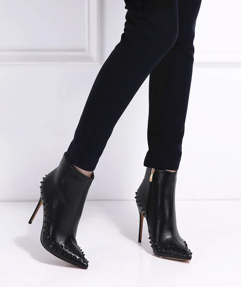 Ботильоны черного цвета пикантные зимние женские ботинки с острым носком на