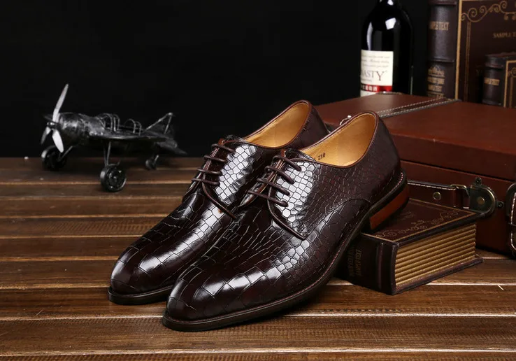 Туфли мужские из натуральной кожи с круглым носком и тиснением под крокодиловую