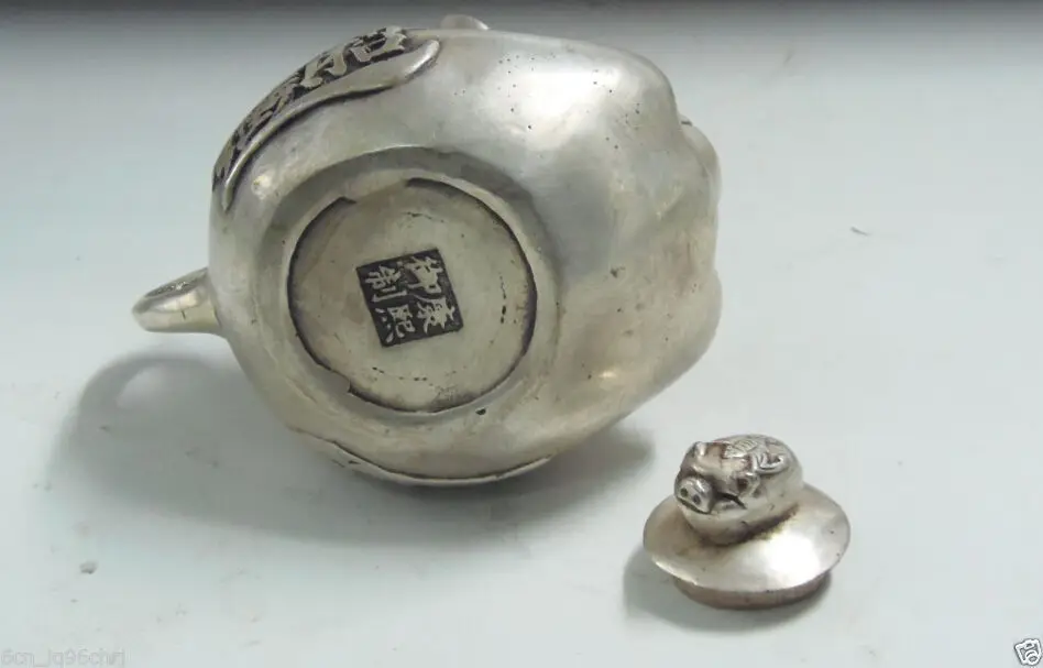 Коллекционный декорированный ручной работы тибетский чайник со Свинкой в старом