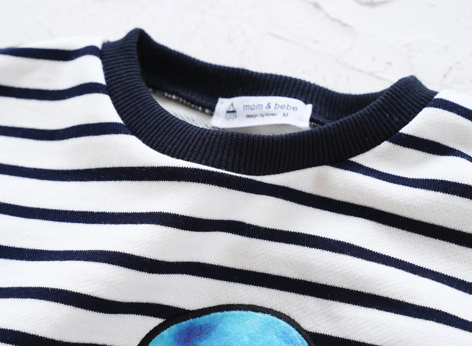Дети мультфильм полосой Вышивка дополнение собака Семья Наборы Одинаковая одежда для мамы и дочки папы и ребенка Семейные комплекты одежды