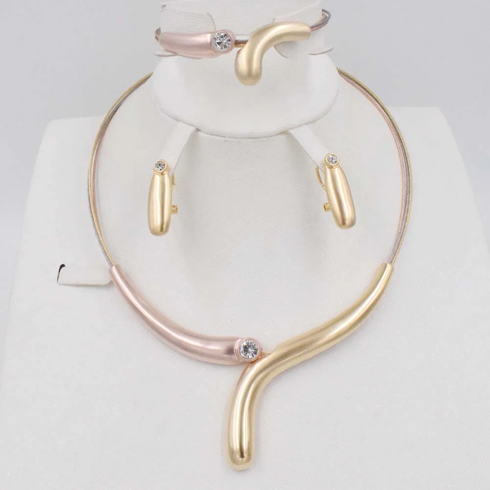 

2018 New Simplicity Design Jewelry Enchanting Beautiful Three Color Tones Necklace Bracelet Ring Set For Women Daily OL Style