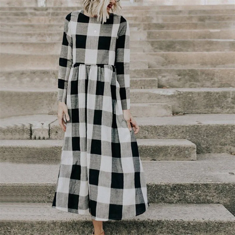 Женское длинное платье макси в клетку черно белое вечернее с длинным рукавом и