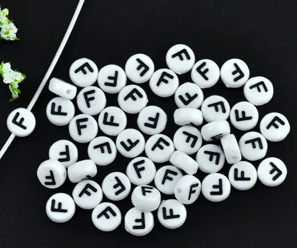 DoreenBeads акриловые бусинки плоские круглые белые буквы шаблон около 7 0 мм (2/8 &quot)