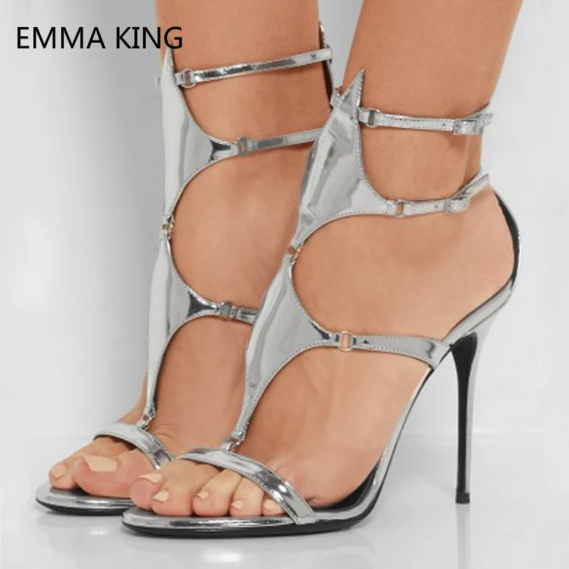 Серебристые сандалии-гладиаторы с открытым носком и металлическими каблуками