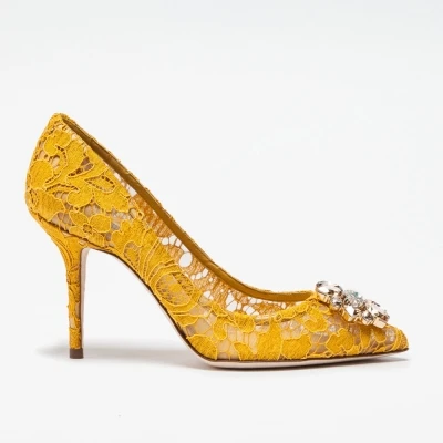 Элегантные свадебные туфли на высоком каблуке украшенные стразами цвета: