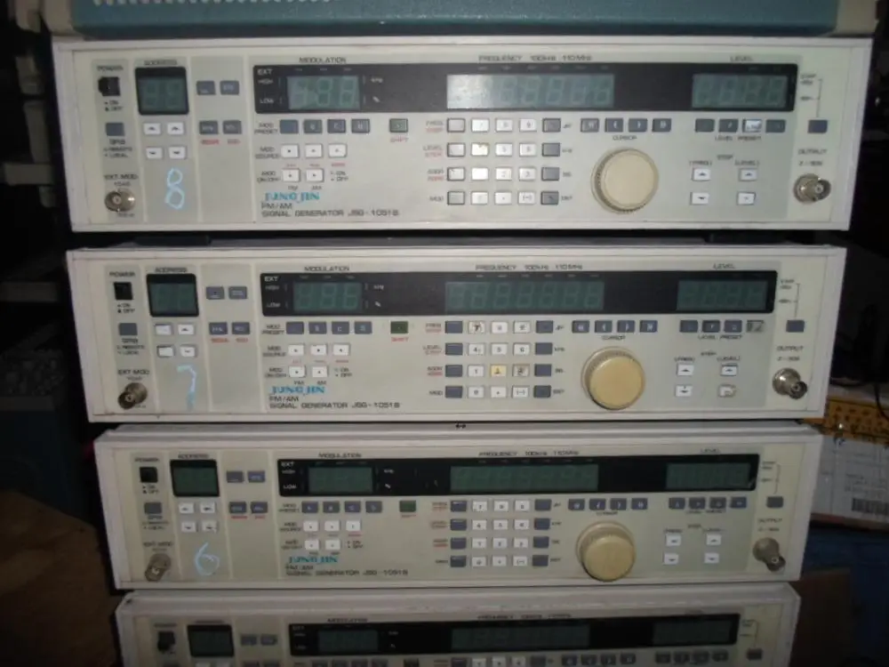 JSG-1051B AM FM Signal Generator Used | Integrated Circuits
