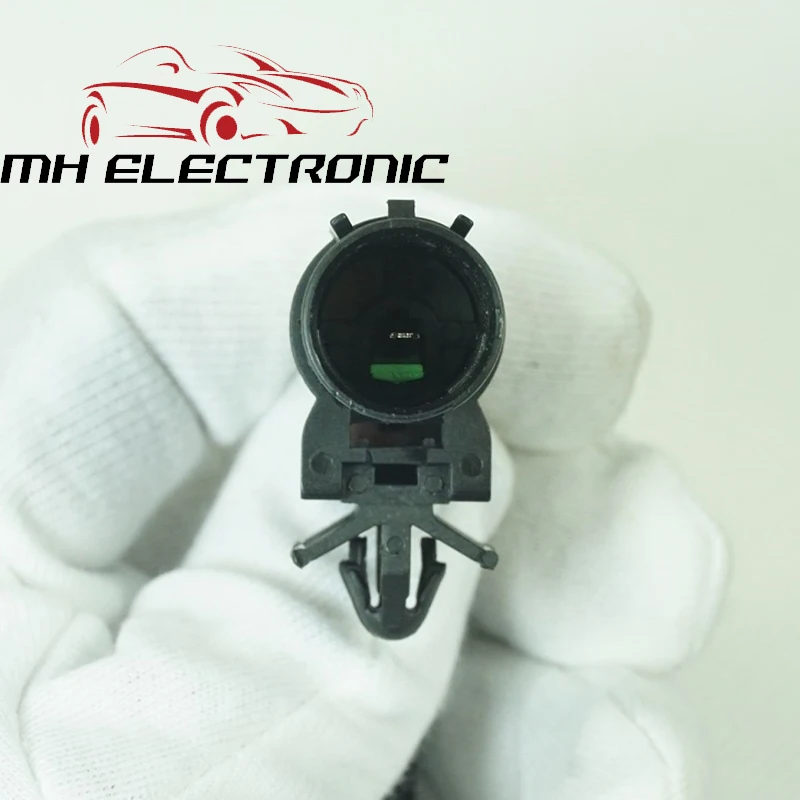 Переключатель для лампы MH Electronic MB837105 Mitsubishi Pajero I V43 V44 V45 V46 4D56 6G72 6G74 H66W H67W H77W T/H