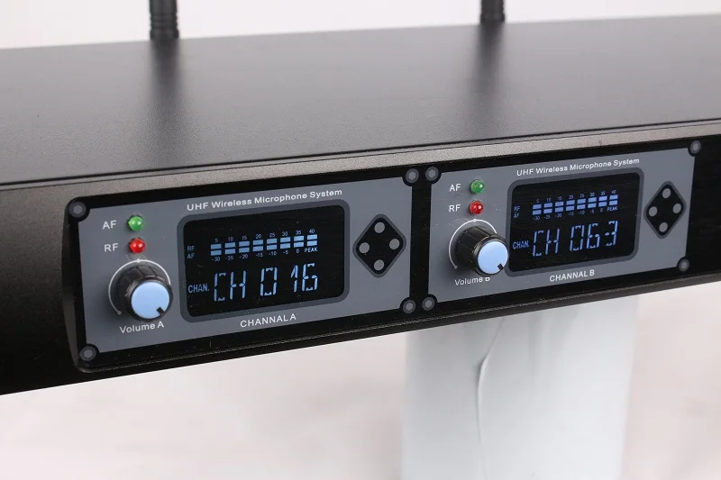 UHF 4 channels wireless microphone system Beautiful No noise anti-interference without distortion for stage KTV personal show |