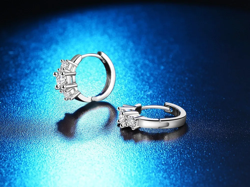 Женские серьги с круглыми кристаллами Серьги серебряного цвета