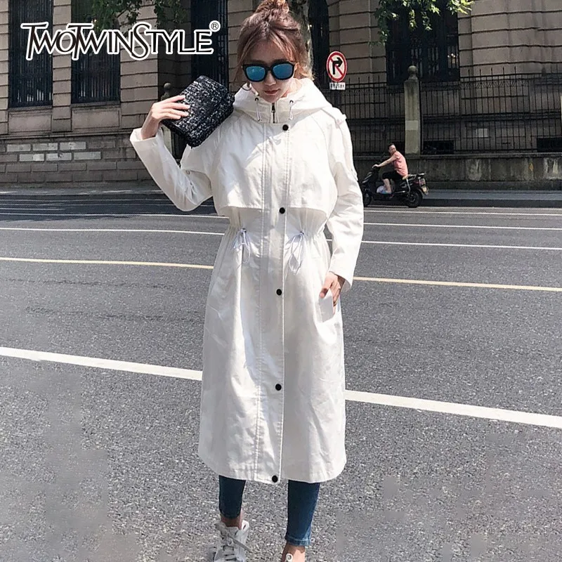 Ветровка TWOTWINSTYLE с капюшоном длинным рукавом плиссированная высокой талией |