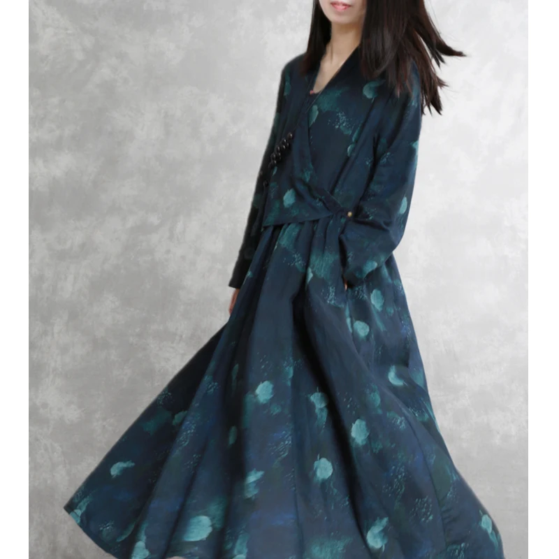 Платье из хлопка и льна с V-образным вырезом средней длины | Женская одежда