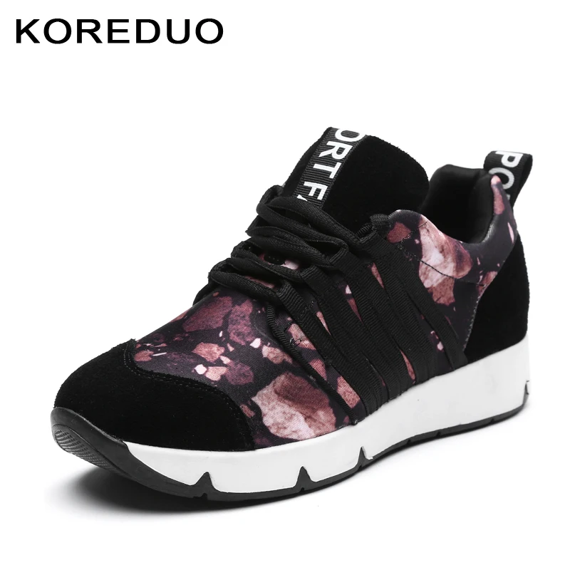 KOREDUO модные с цветочным принтом Кроссовки Для женщин из коровьей кожи граффити