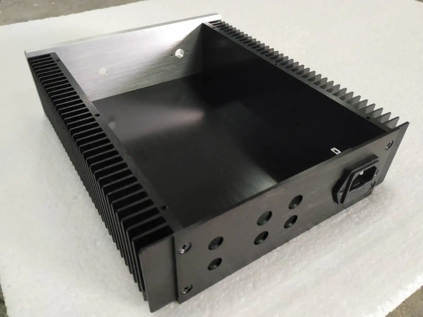 Двойной радиатор серии BRZHIFI BZ2107 алюминиевый чехол для усилителя