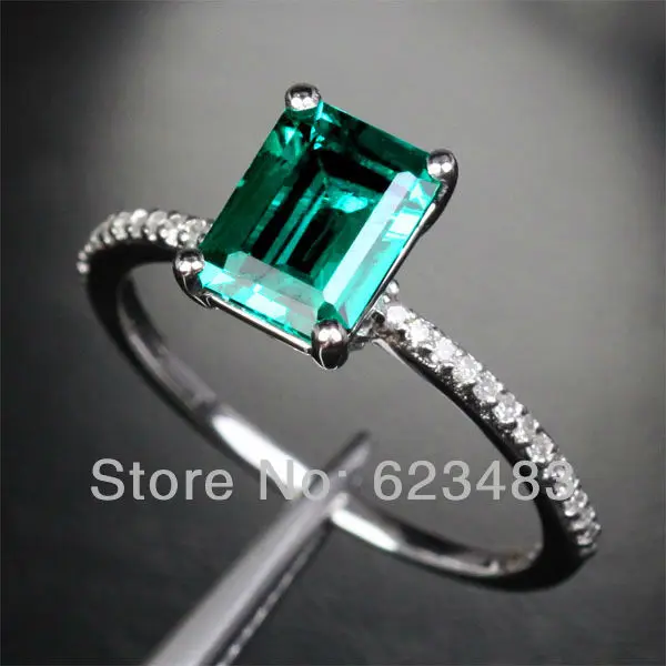 Цельное обручальное кольцо из белого золота 14 карат с натуральным бриллиантом