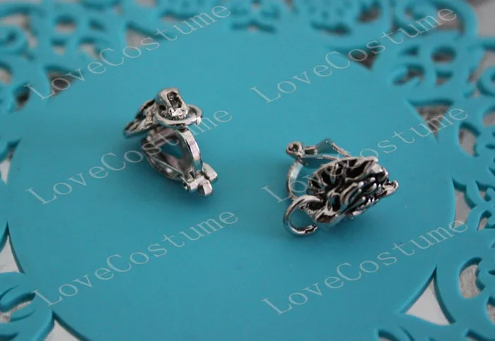 Серьги-гвоздики с волком и для косплея Клода |