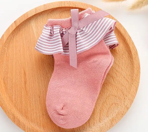 Теплые хлопковые носки для новорожденных девочек короткие в полоску с бантом и