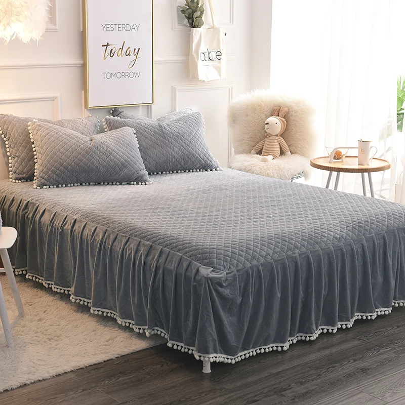 

Famvotar Luxury Plush Shaggy Bedding Set (1 Faux Fur Duvet Cover+1 Quilted Ruffle Bedskirt+2 Pompoms Fringe Pillow Shams)