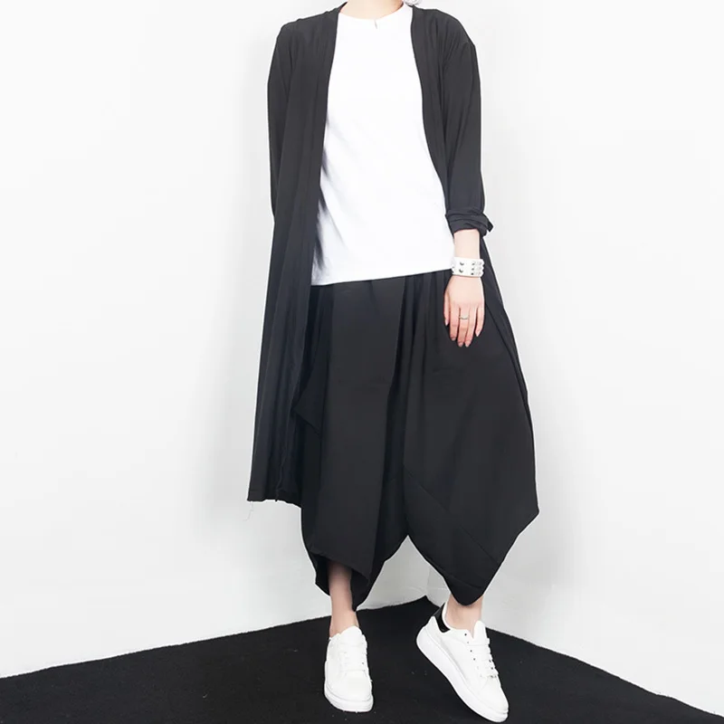 Женские брюки TWOTWINSTYLE черные длиной до икры с эластичным карманом и широкими