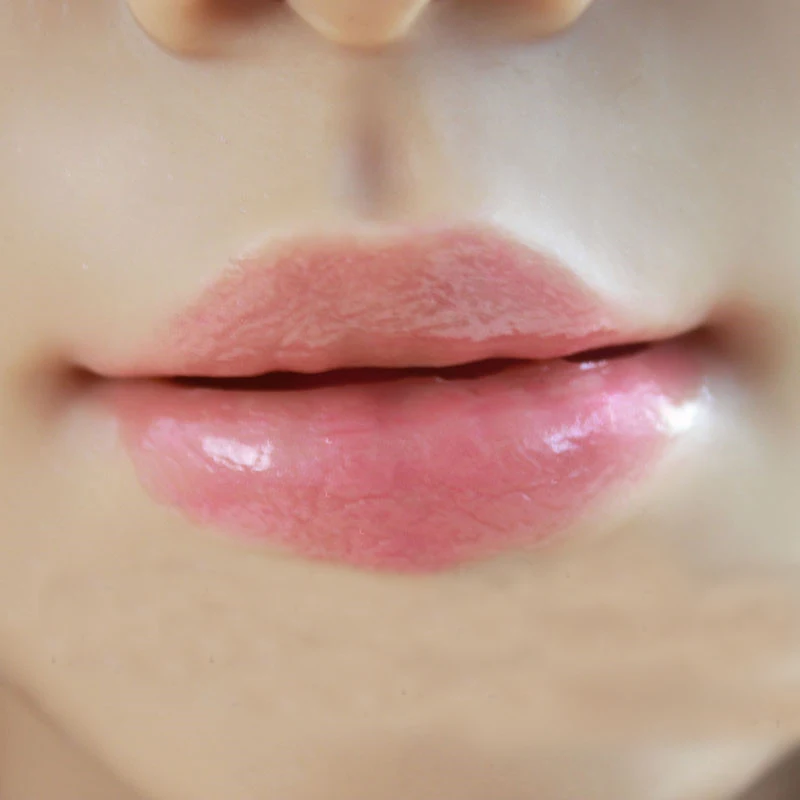 Женская маска из силиконовой резины с интегрированной грудной футболкой которую