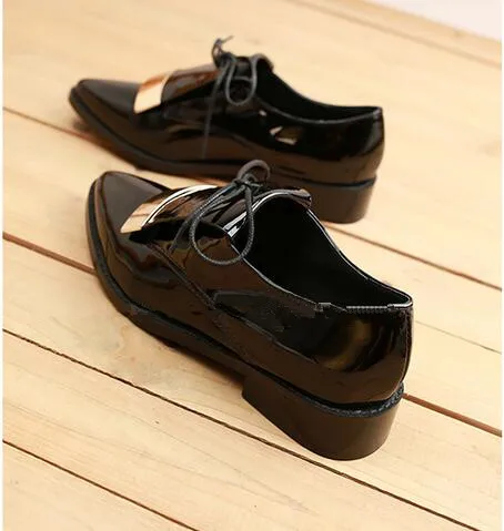 Весна Лакированной Кожи Острым Носом Плоским Британский дикий Оксфорд Женская