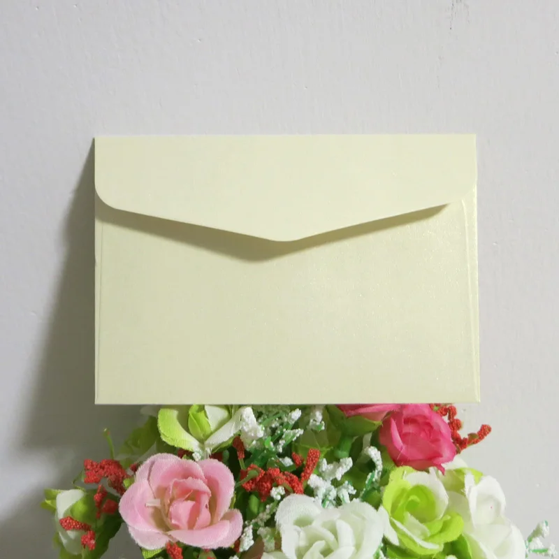 Light yellow 100 шт 10x7 см(3," x 2,7") мини красочный бумажный конверт членские карты Обложка для банковских карт - Цвет: Light yellow