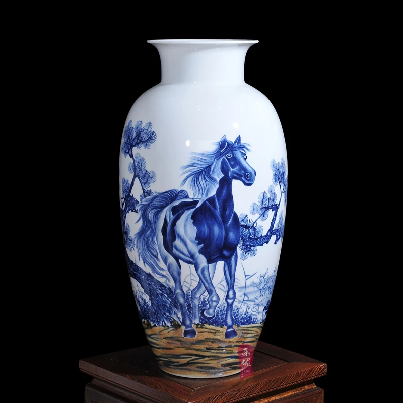 

Jingdezhen ceramics Wang Yunxi painted blue and white porcelain vase, modern living room decoration crafts