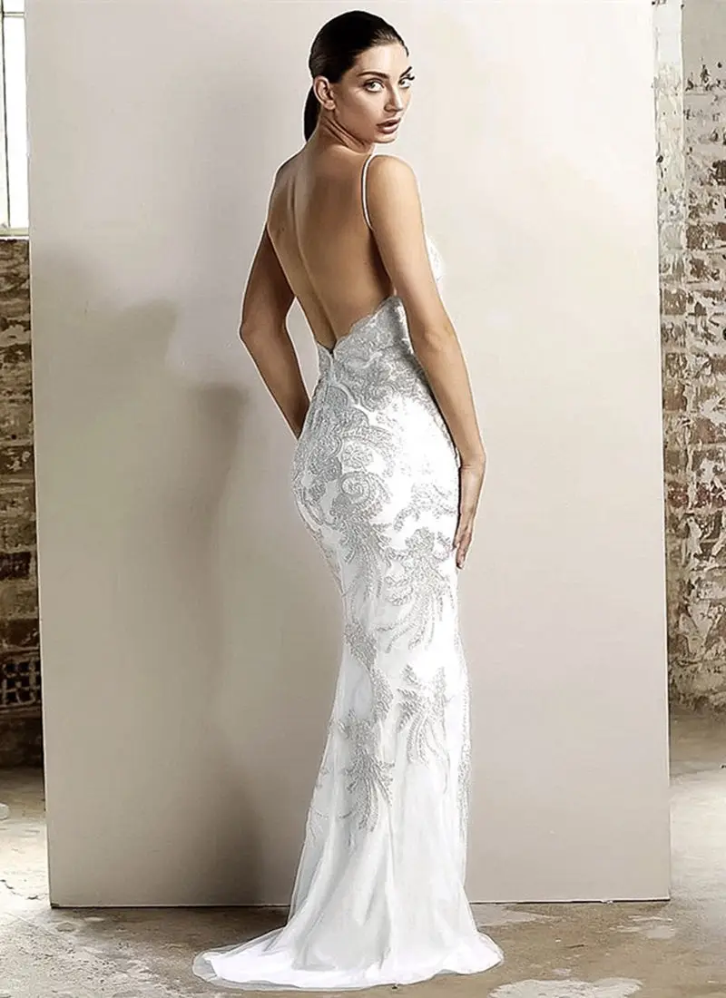 Женское вечернее платье с открытой спиной расшитое блестками v-образным вырезом