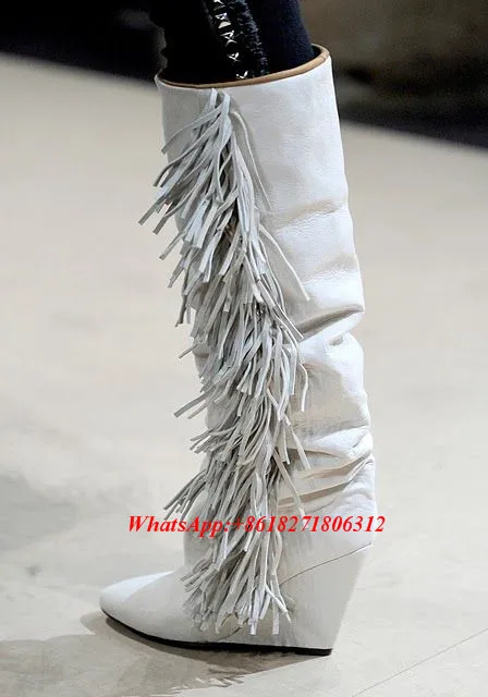 white Осенне-зимняя обувь на танкетке; женская обувь; botas mujer; Цвет черный, белый, серый; Замшевые женские высокие ботиночки с бахромой; сапоги до колена на танкетке с острым носком - Цвет: white