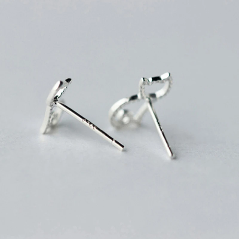 Серьги-гвоздики серебряные с рисунком кошки | Украшения и аксессуары