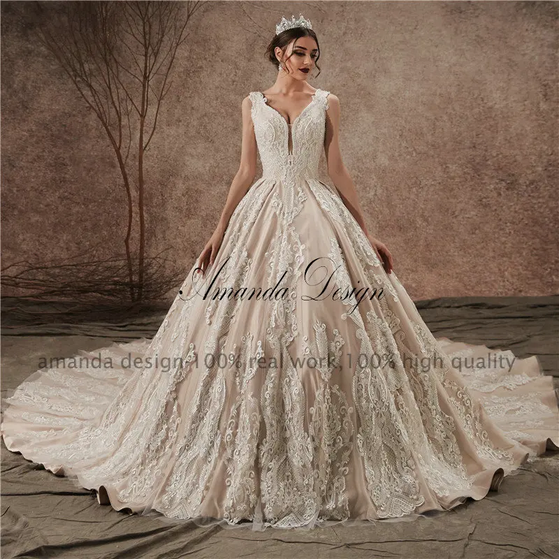 Свадебное платье цвета шампанского с кружевной аппликацией и рукавами