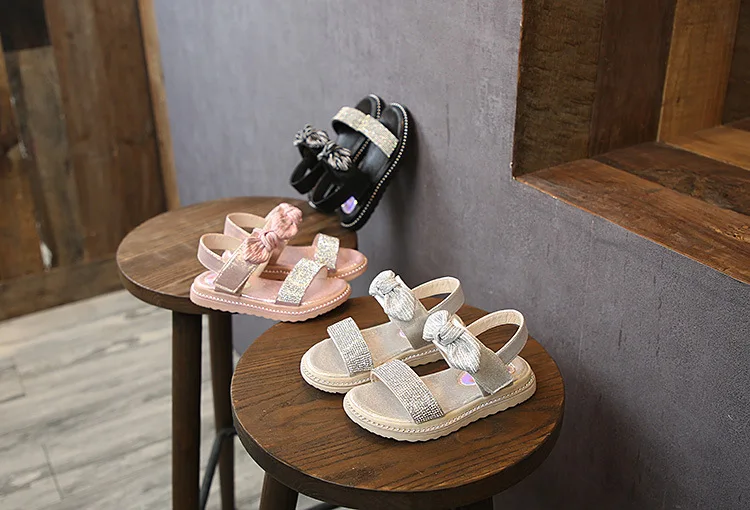 Новинка летние сандалии для девочек детская обувь студентов с мягкой подошвой и