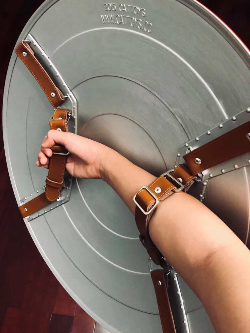 [Funny] 1:1 Avengers wearable Electromagnetic Belt Captain America Shield model magnetic adsorption prop cosplay Costume party