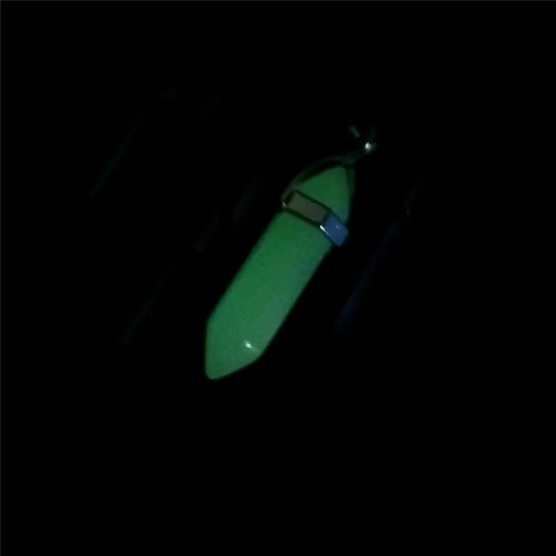 Luminous green 50 шт./лот светящийся камень кулон Лунный камень натуральный кварц Подвеска в виде каменного маятника светится в темноте Шарм шестиугольный - Окраска металла: Luminous green