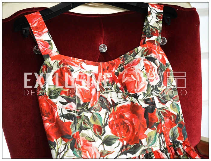 Женское платье на тонких бретельках длинное с принтом и оборками в стиле бохо