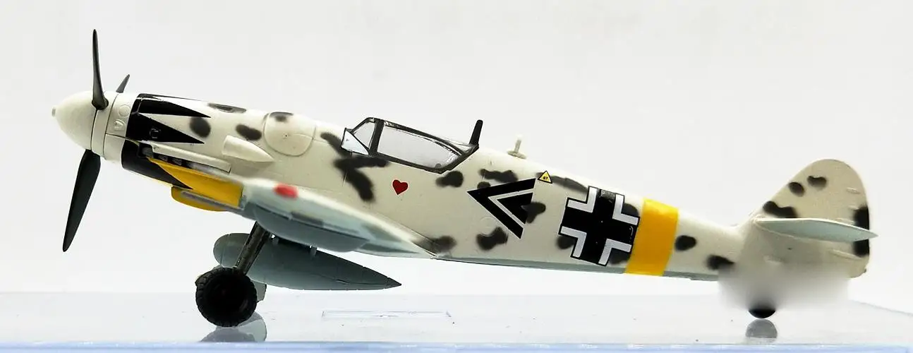 Немецкая BF109G-6 Второй мировой войны I. JG53 1945 Венгрия 1/72 самолет легкая модель |