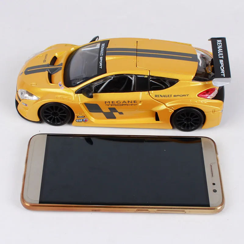 Bburago 1:24 RENAULT MEGANE TROPHY желтая машина литья под давлением 180*82*54 мм собранные модели