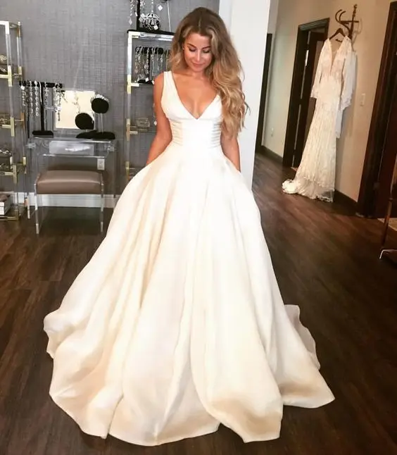 

Simple Wedding Dresses Vestido De Noiva 2020 V-Neck Satin Bridal Gowns Plus Size Wedding Gowns Robe De Mariage