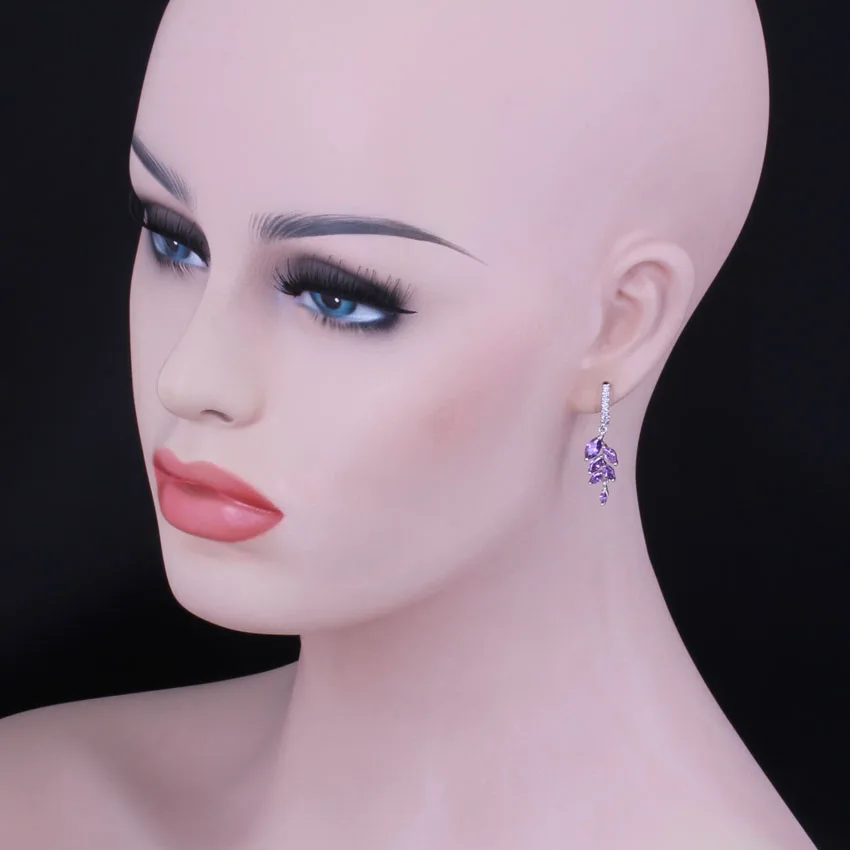 Притягательные серьги с фиолетовым фианитом белые посеребренные висячие V0753 |