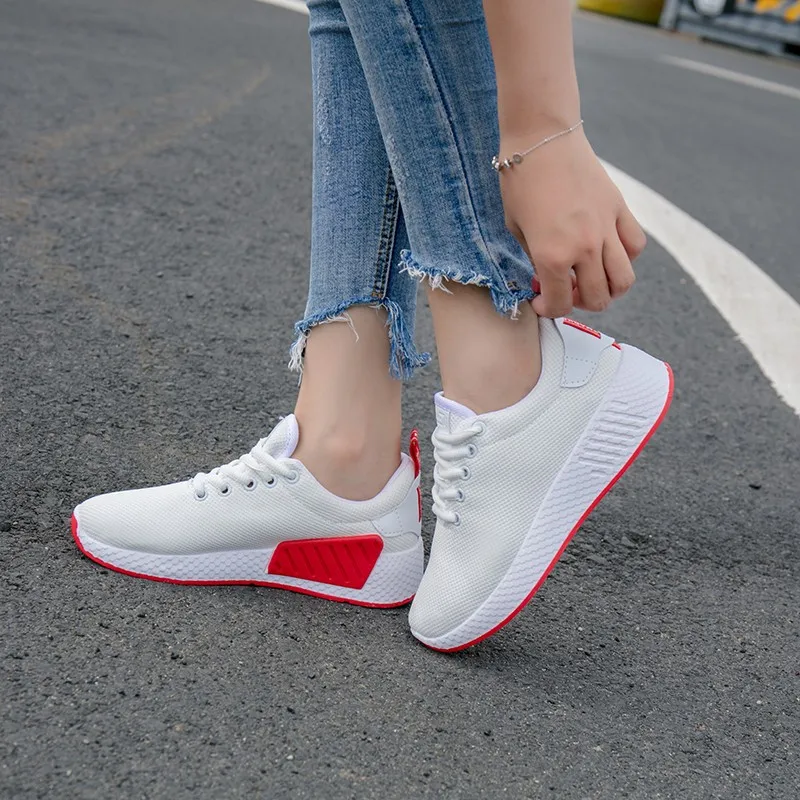 Женские кроссовки на шнурках легкие дышащие теннисные из сетчатого материала