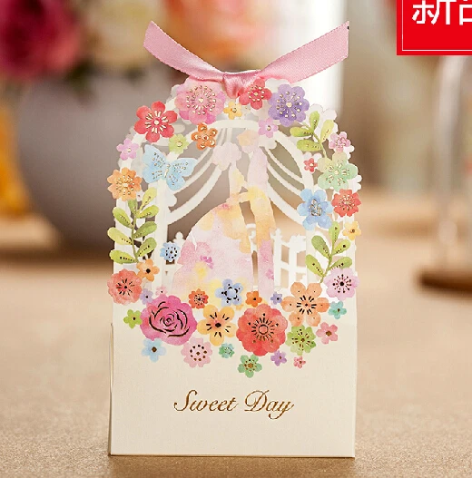

30pcs Romantic Wedding Gift Box Elegant White Luxury Guest Gift Flower Bride Laser Cut Party Sweet Favors Paper Candy Box